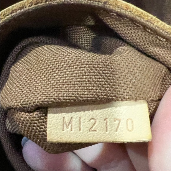 Louis Vuitton Palermo GM Tote with Strap - Picture 14 of 14